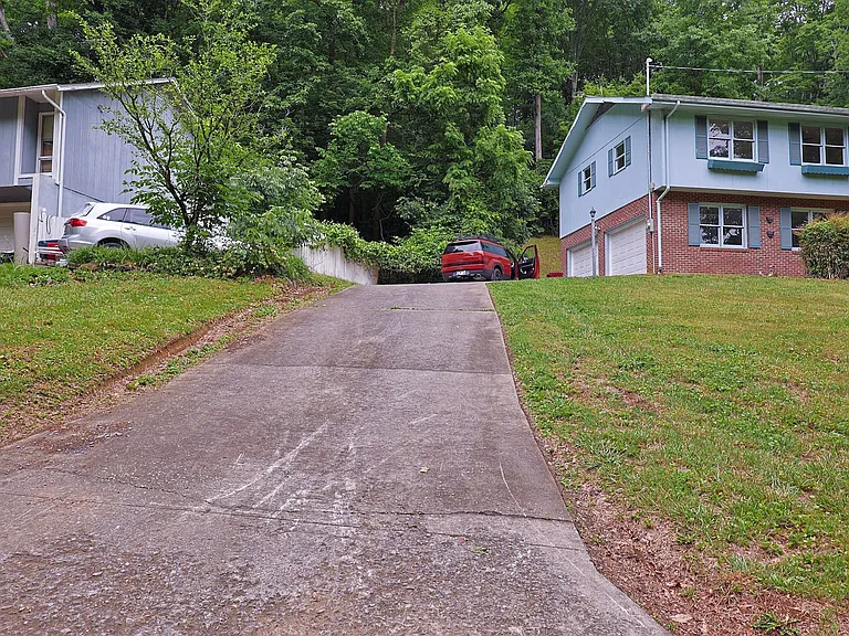 205 Tamassee Dr — Photo 33