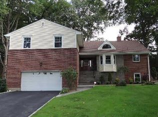 47 Interlaken Dr, Eastchester, NY 10709