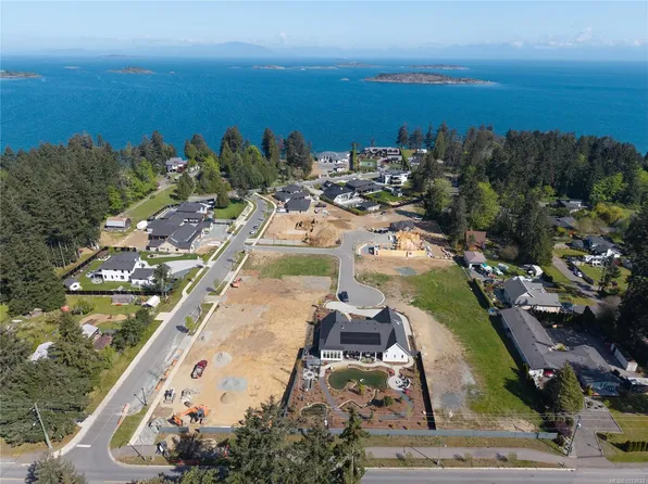 7116 Ocean Blue Pl, Lantzville, BC V0R 2H0
