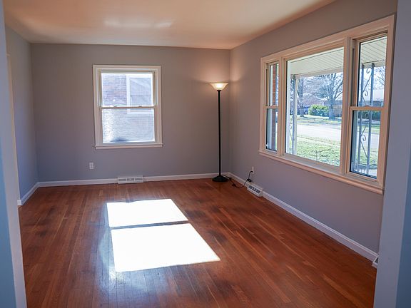 5th image of 2108 Palms Dr