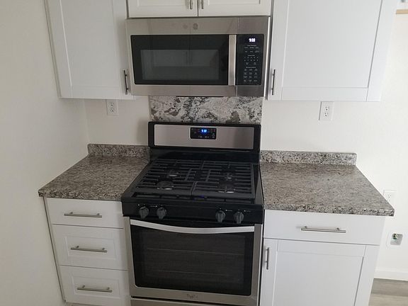 3rd image of 204 W Pearl Ave