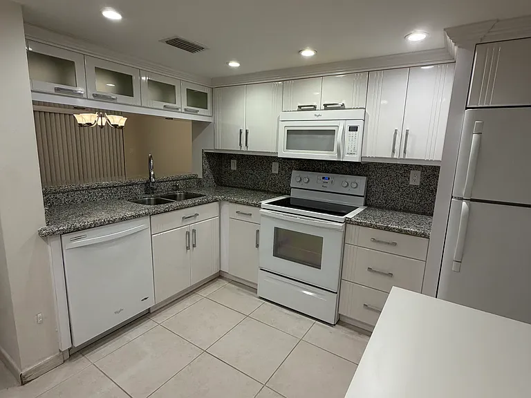 9030 SW 125th Ave #E206 — Photo 9