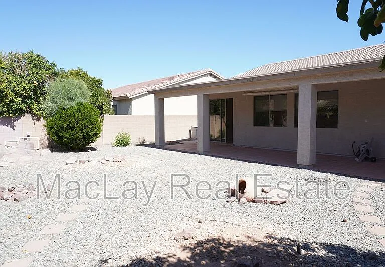 203 W Cedar Dr — Photo 4