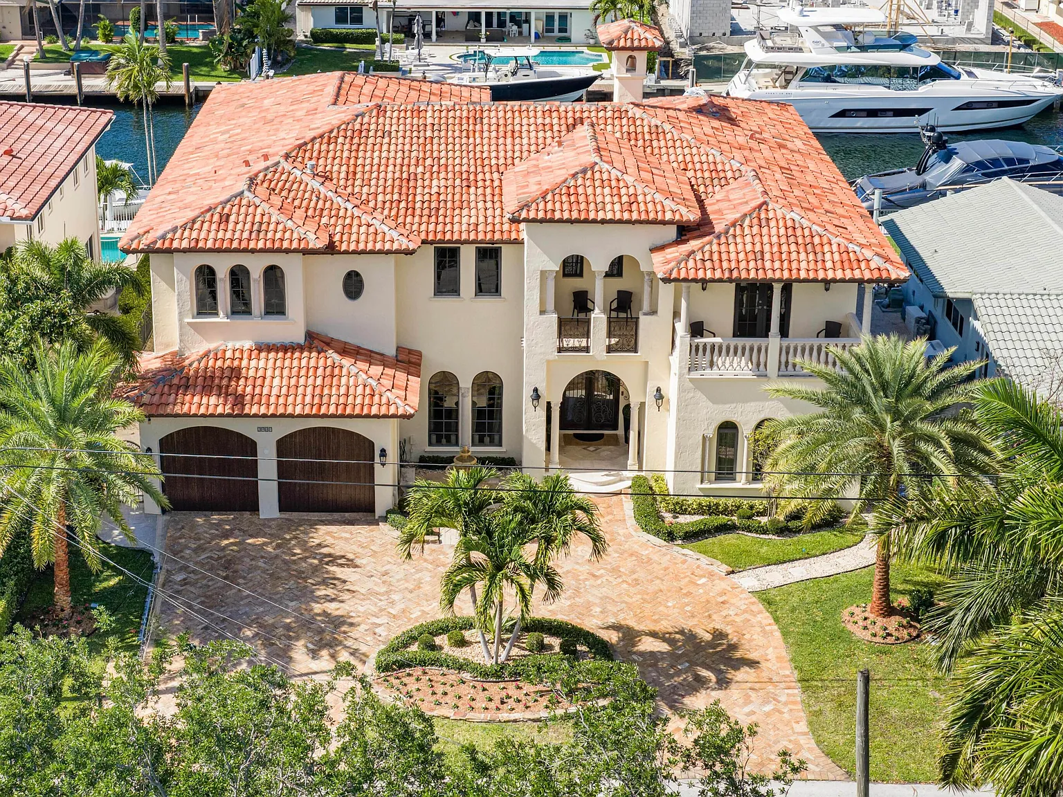 5 bed, 7.0 bath, 6322 sqft, $35,000 — Photo 2