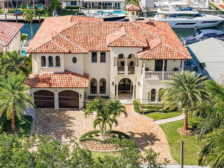 2901 NE 22nd Ct — Photo 2