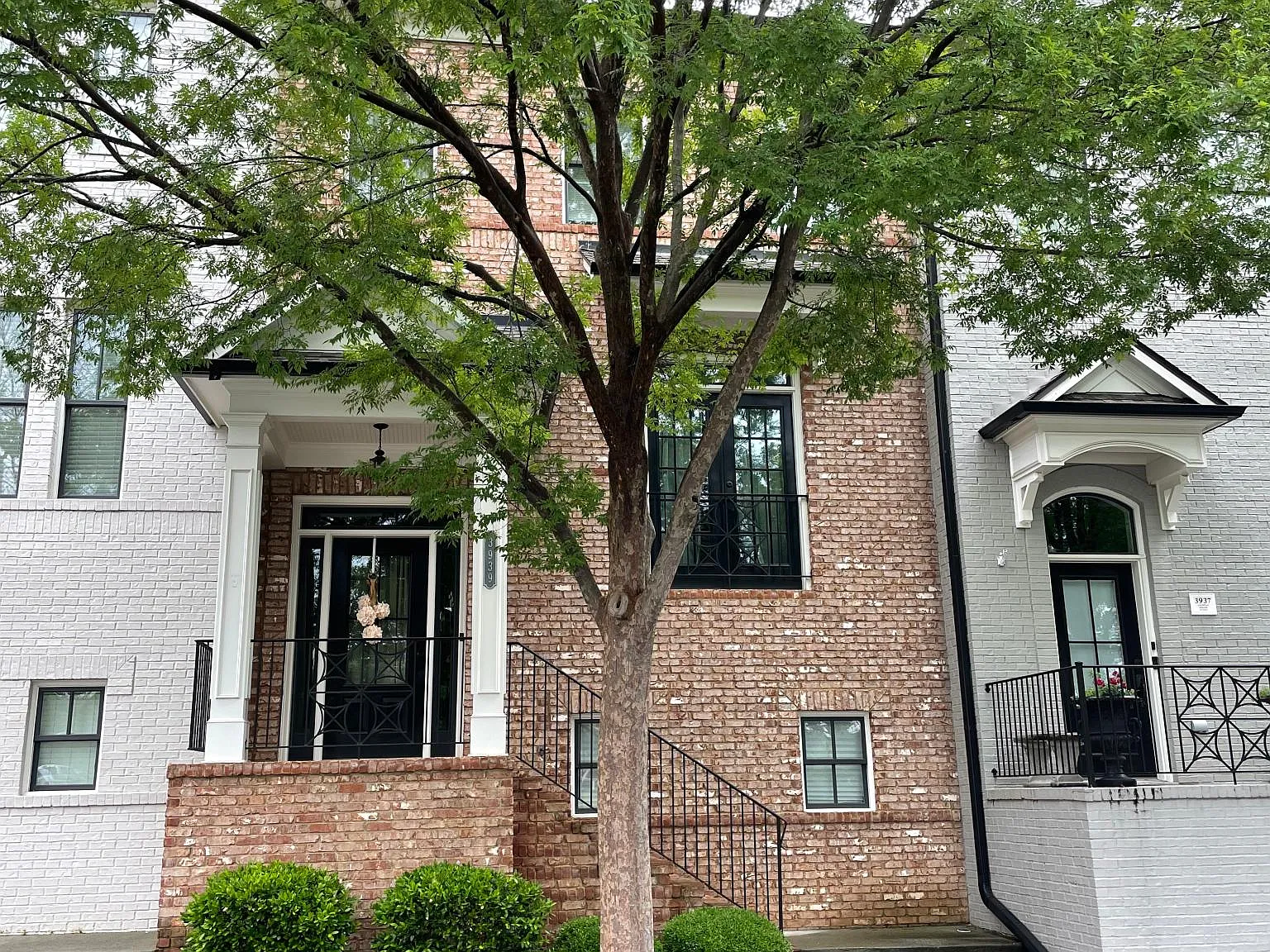3939 Savannah Square St — Photo 2