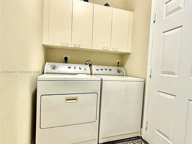 9109 Dupont Pl — Photo 40