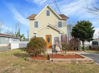 1391 E 3rd Ave, Bay Shore, NY 11706