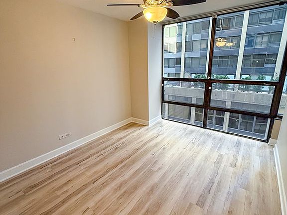 5th image of 230 E Ontario St APT 1403