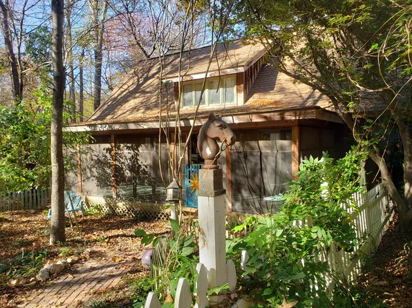 1515 Twisted Oak Dr, Chapel Hill, NC 27516