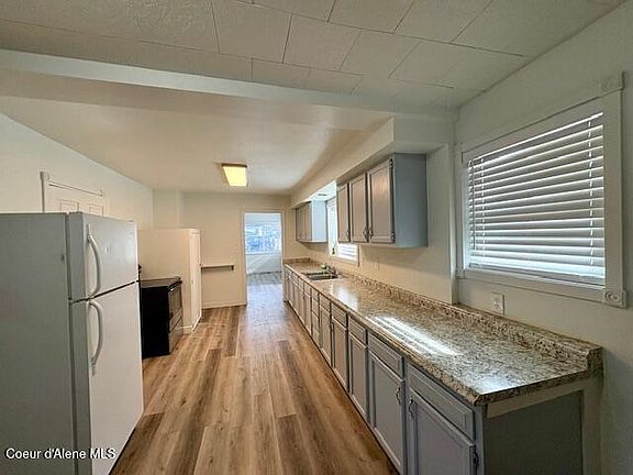 4th image of 204 N Chestnut St