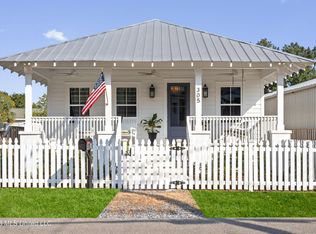305 3rd St, Bay Saint Louis, MS 39520