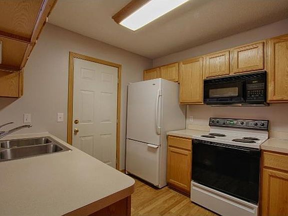 4th image of 1972 Overland Cir #0
