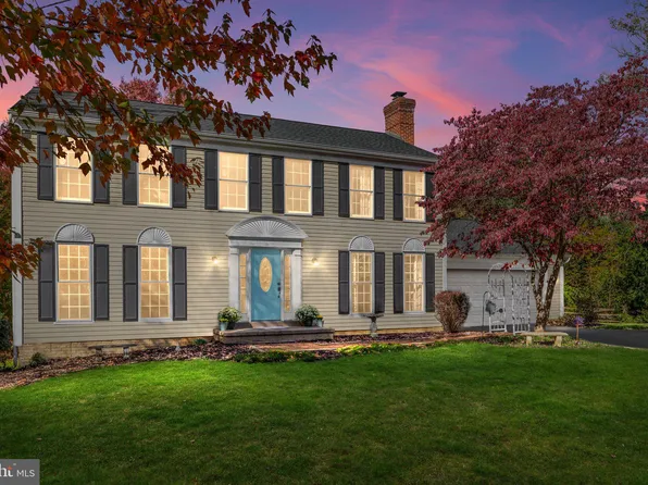 91 Steeple Chase Dr, Shenandoah Junction, WV 25442