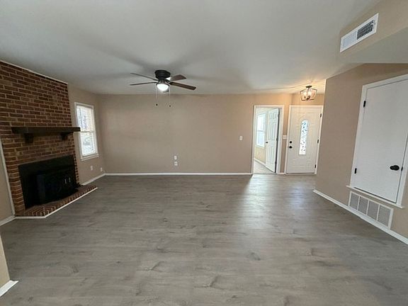 5th image of 643 Woodhaven Dr