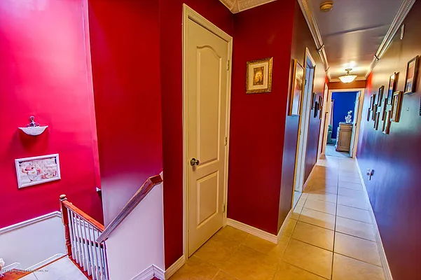 Sold by REMAX Elite | media 12