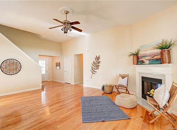 3rd image of 9708 Needlepoint Rd