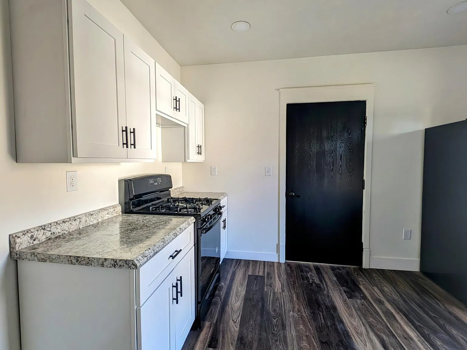 302 Grant St — Photo 3