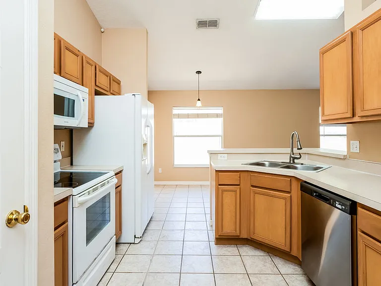 10449 Lake Hasson Cir — Photo 7