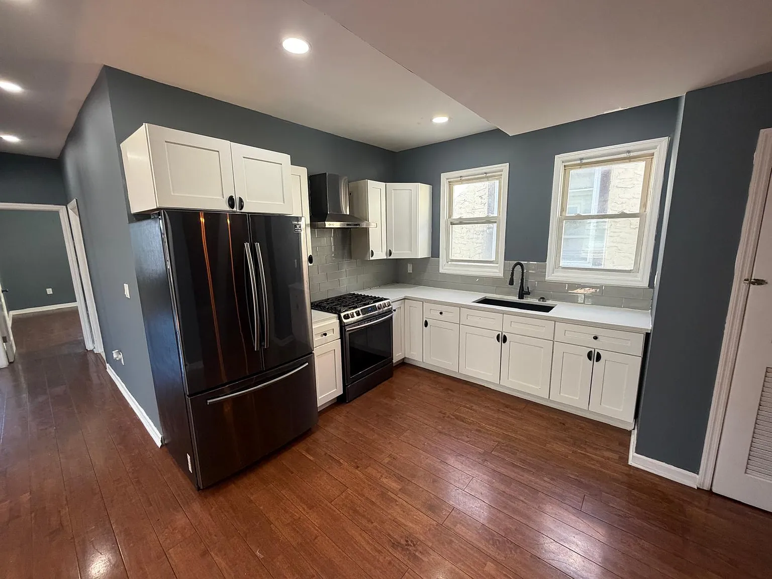 3 bed, $2,475 — Photo 4