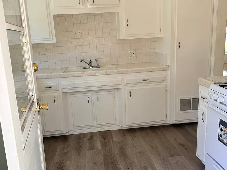4321 Cahuenga Blvd — Photo 6