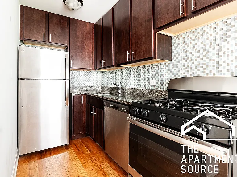 437 W Roscoe St #1 — Photo 1