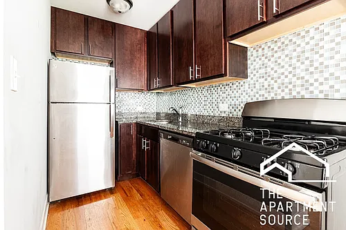 437 W Roscoe St #1 Photo 1