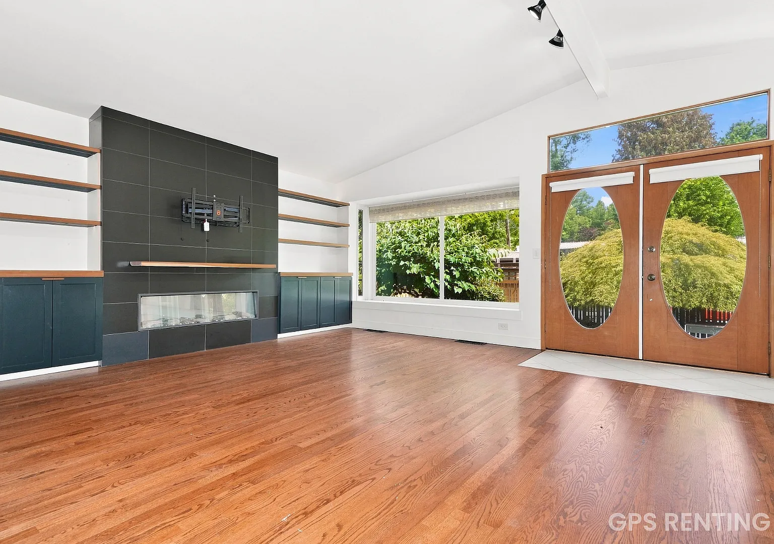 Beautiful 3 Beds, 2 Baths, home! — Photo 2