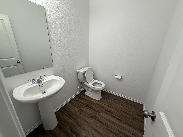 913 Bluewood Bnd — Photo 4
