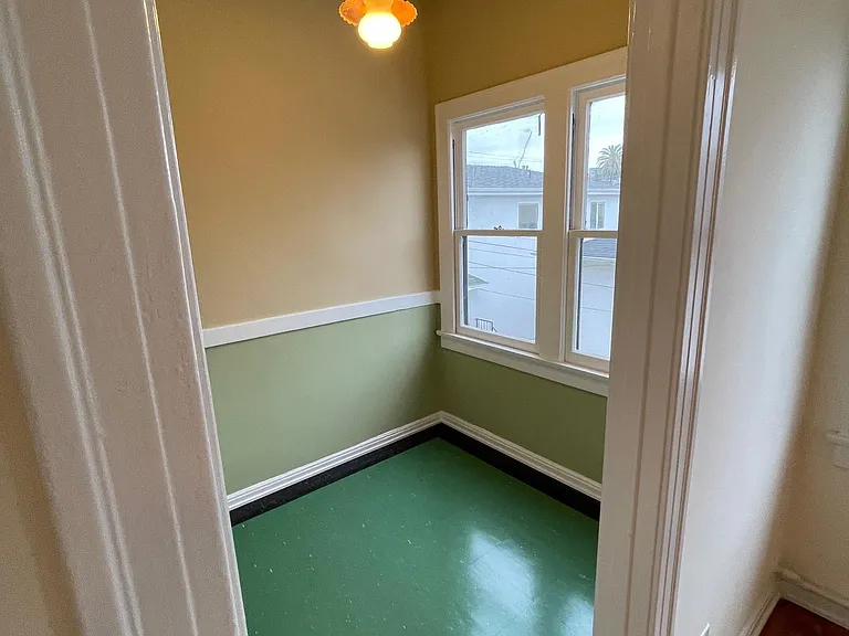 1129 N Hoover St #203 — Photo 11