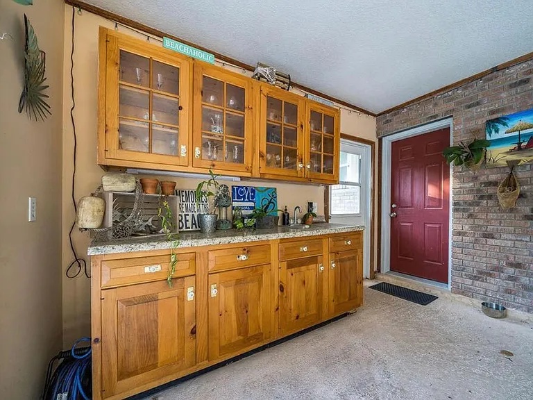 775 Howard St — Photo 31