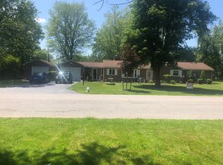 29 Amherston Dr, Williamsville, NY 14221