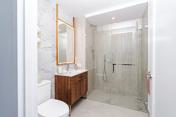 Bathroom, photo 1