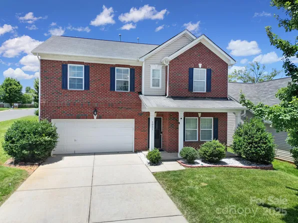 1051 Albany Park Dr, Fort Mill, SC 29715