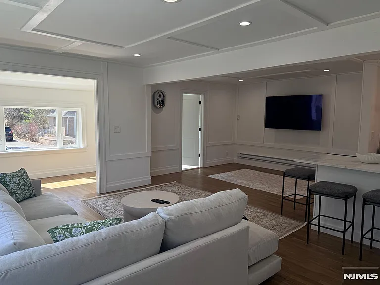 91 Columbus Dr — Photo 14