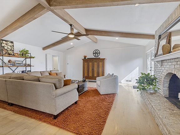 4th image of 9512 Fallbrook Dr