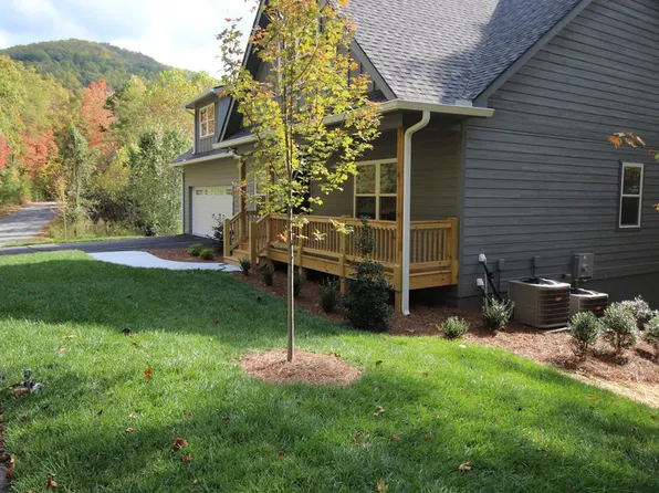 714 Porter Creek Dr, Franklin, NC 28734