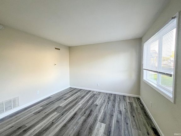 4th image of 2309 Mather Ave