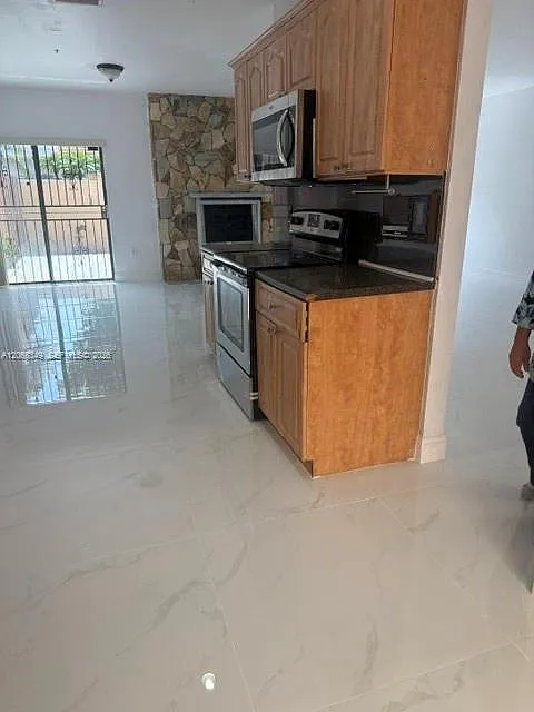 4 bed, 3.5 bath, $3,500 — Photo 2