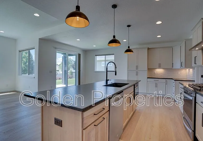 7768 N Girard Cir — Photo 3