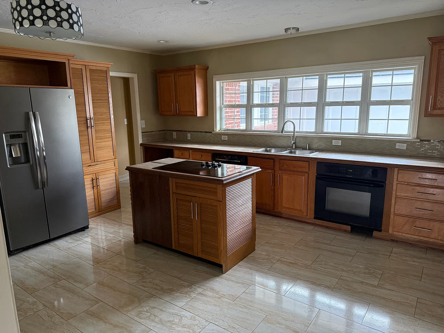 4 bed, 2273 sqft, $2,500 — Photo 3