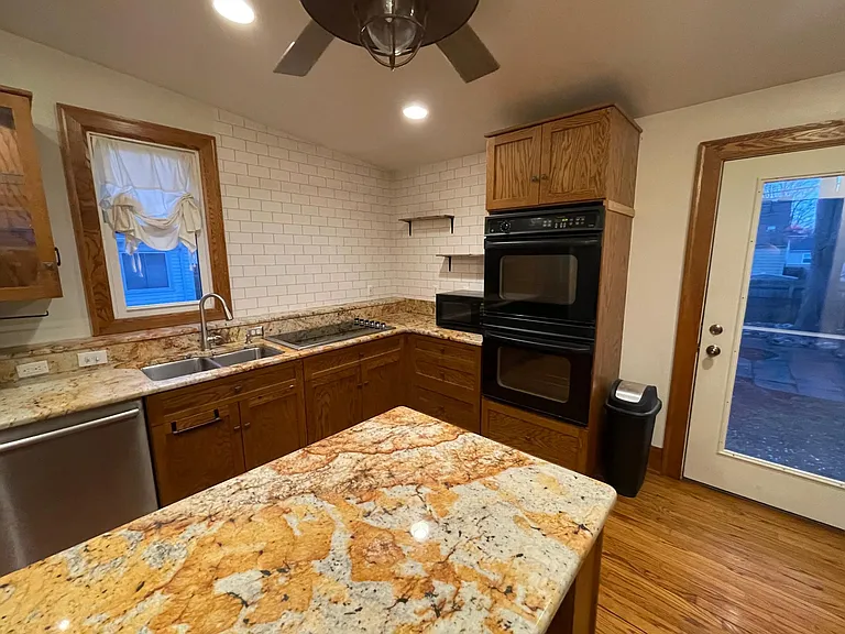 319 Dewey St — Photo 8
