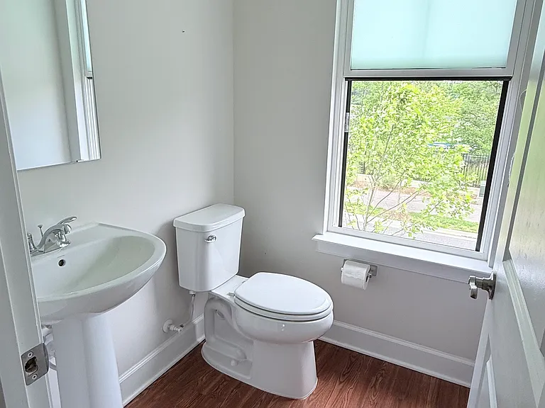 3511 Carnaby St — Photo 10