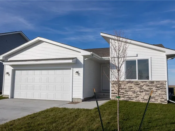 808 3rd St NW, Bondurant, IA 50035