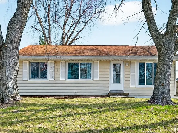 207 N Linnhill Ln, Washington, IL 61571