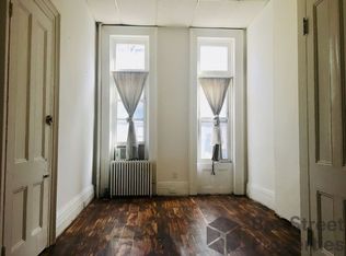203 Green St APT 3R, Brooklyn, NY 11222