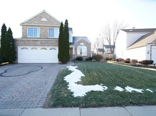 1493 Golf View Dr, Bartlett, IL 60103