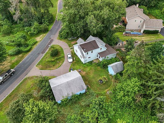 2nd image of 695 N Oak Dr