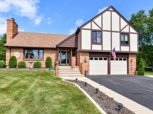 1720 Manchester DRIVE, Grafton, WI 53024