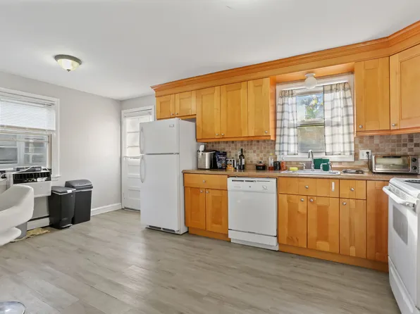 65 Dobson St, Bridgeport, CT 06606